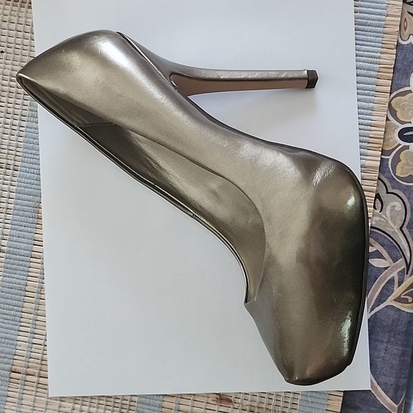 FERGIE Bunny platform heel 8.5 NWOB - Picture 5 of 6